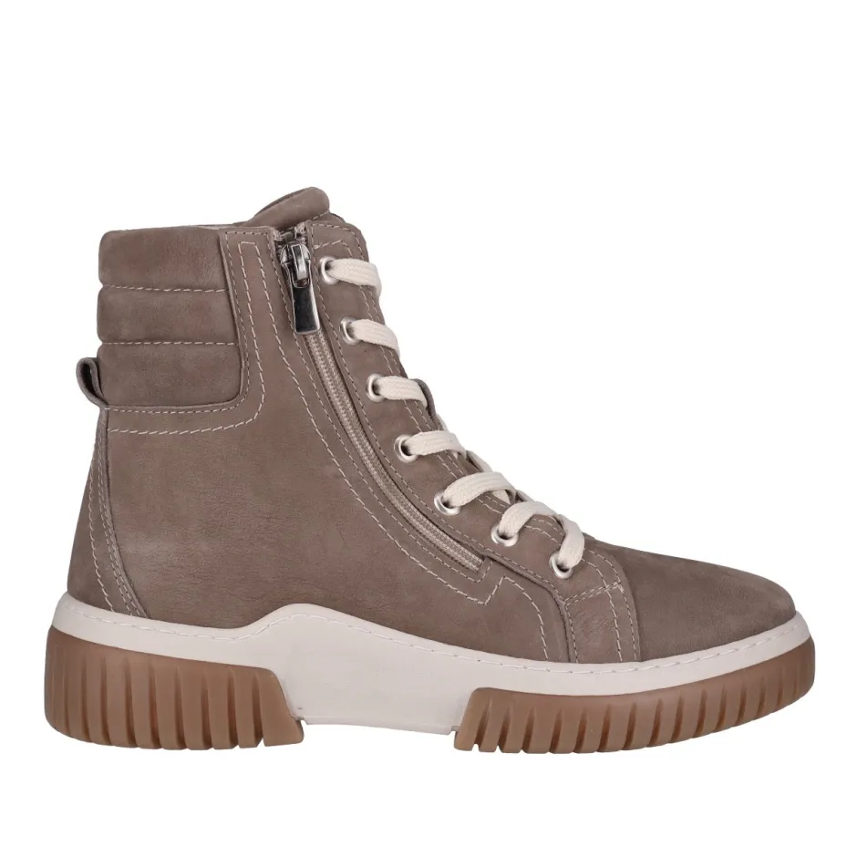 petra_cabello_0-1.webp CABELLO PETRA- Sale